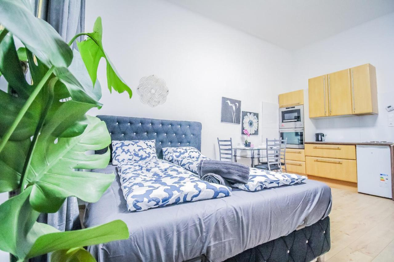 Comfort Quad Room Hn Vienna Exterior photo