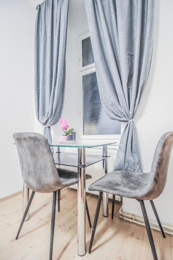 Comfort Quad Room Hn Vienna Exterior photo